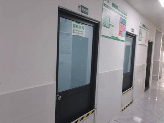 三食堂挡鼠板照片